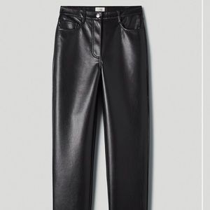 Aritzia Melina Pant! Black size 2 regular length. Only worn a few times.